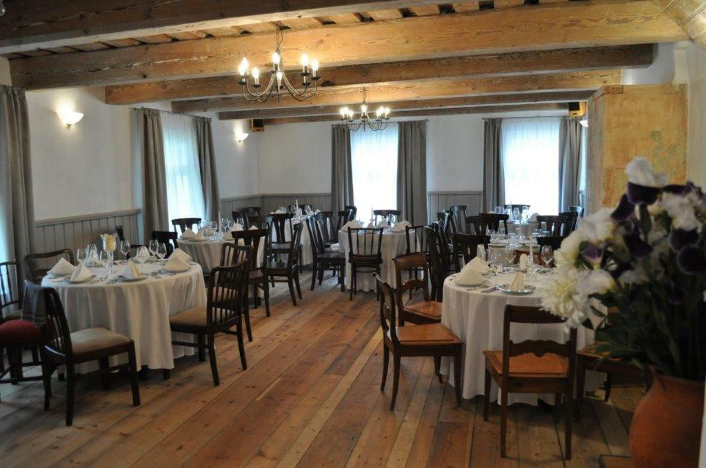Meke Hotel Mustkalni Bagian luar foto