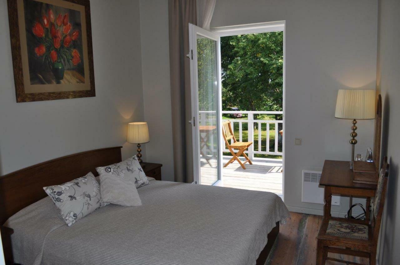 Meke Hotel Mustkalni Bagian luar foto