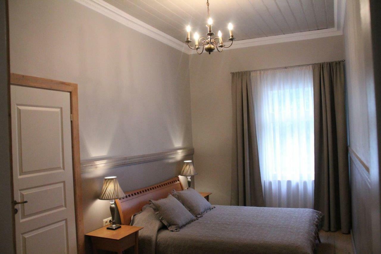 Meke Hotel Mustkalni Bagian luar foto