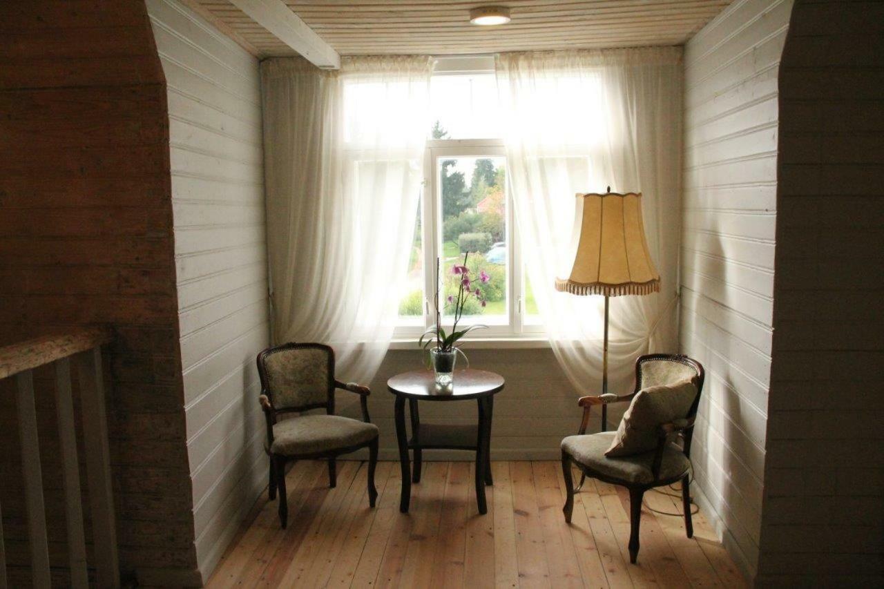 Meke Hotel Mustkalni Bagian luar foto