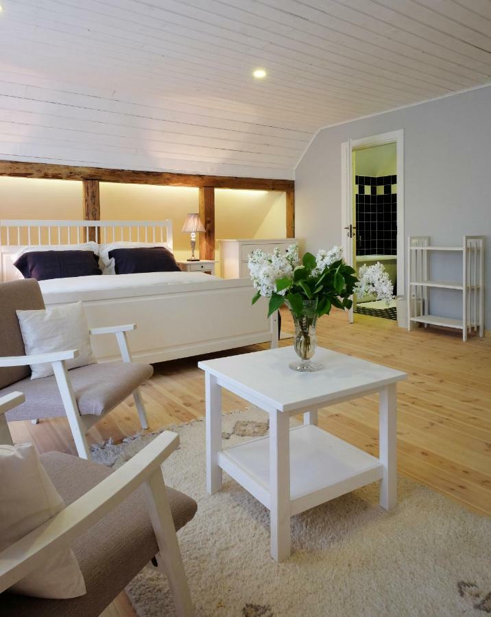 Meke Hotel Mustkalni Bagian luar foto