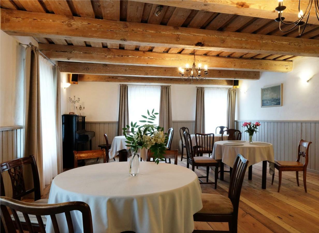 Meke Hotel Mustkalni Bagian luar foto