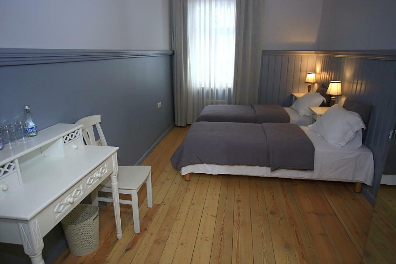 Meke Hotel Mustkalni Bagian luar foto