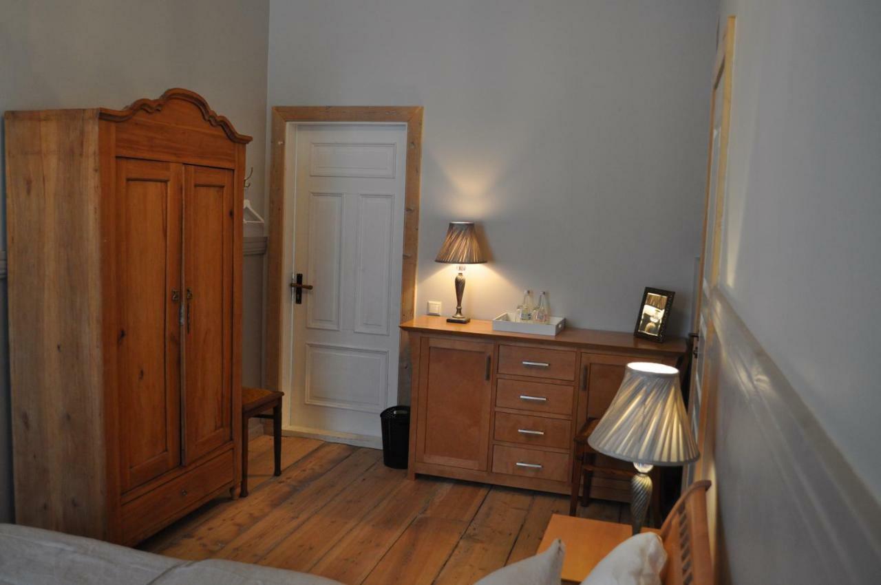 Meke Hotel Mustkalni Bagian luar foto