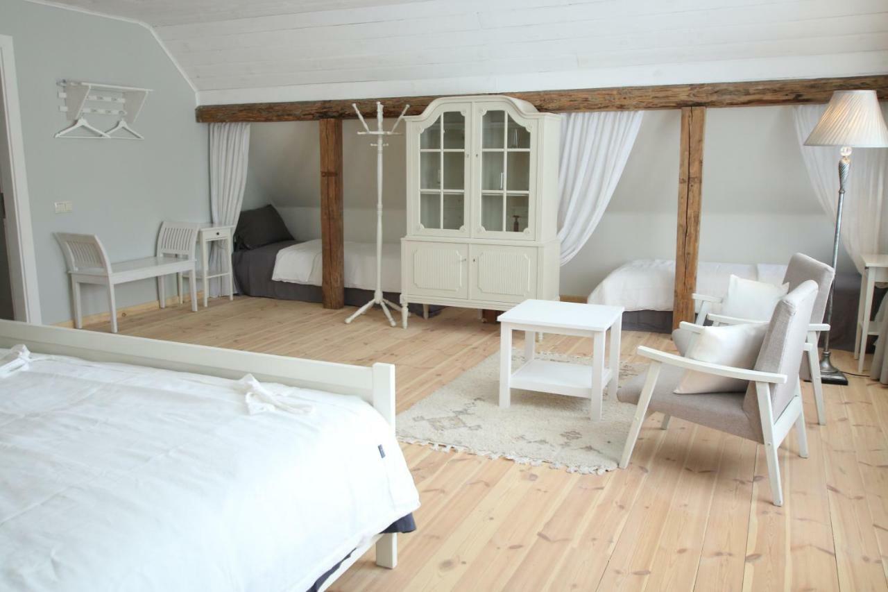 Meke Hotel Mustkalni Bagian luar foto