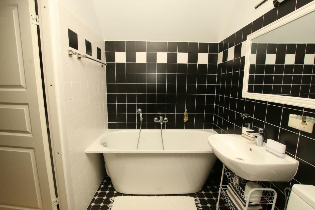 Meke Hotel Mustkalni Bagian luar foto